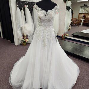 Regina Bianca RB1512 Size 8 White Lace/Tulle Ballgown Bridal/Wedding Dress